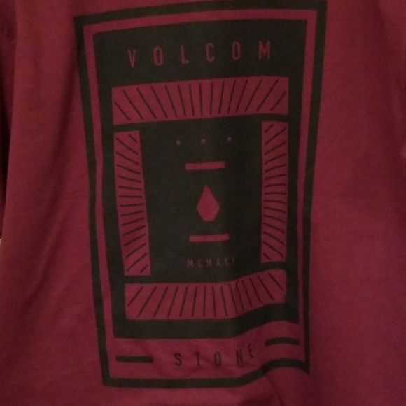⛔️SOLD⛔️Volcom Maroon Men's tshirt - Picture 2 of 3